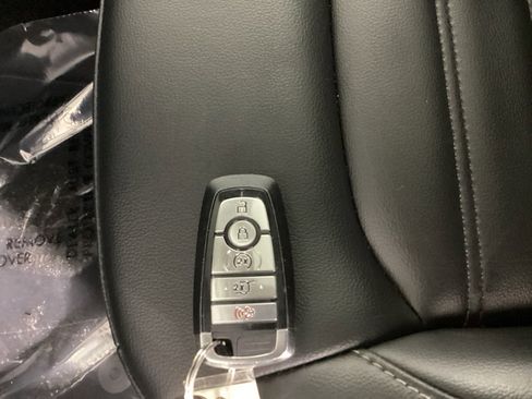 Used 2023 Ford Edge SEL w/ Convenience Package image 36