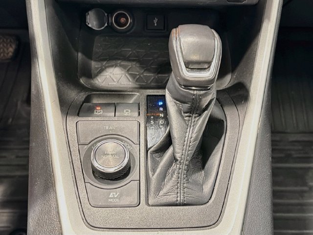 Used 2021 Toyota RAV4 XLE Premium AWD/4WD image 15