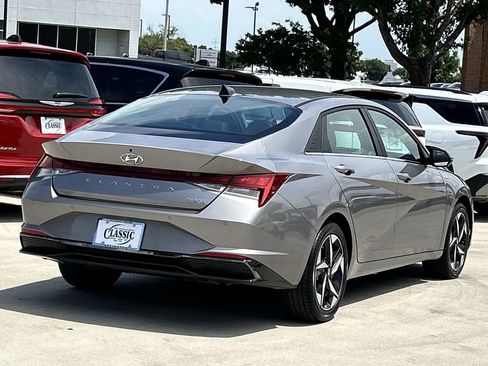 Used 2023 Hyundai Elantra Limited FWD image 4
