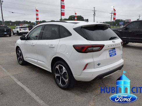 Used 2024 Ford Escape ST-Line Select w/ Tech Pack #2 AWD/4WD image 3