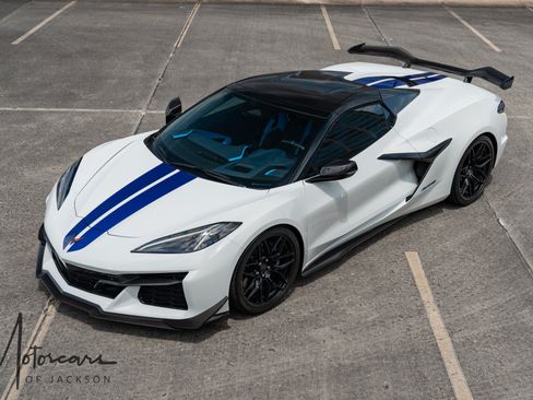 Used 2024 Chevrolet Corvette Z06 RWD image 17