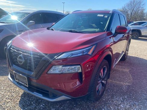 Used 2023 Nissan Rogue SL image 3