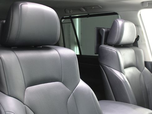 Used 2017 Lexus LX 570 4WD w/ Luxury Package image 48