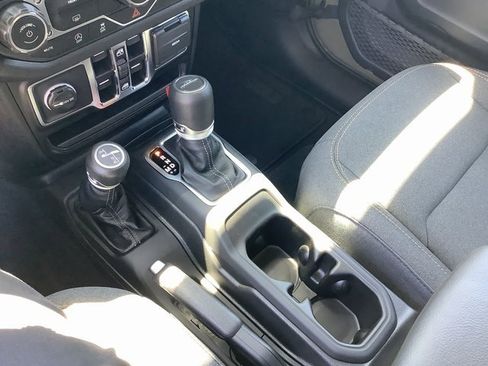 New 2025 Jeep Gladiator Sport image 18