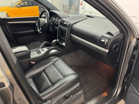 Used 2008 Porsche Cayenne Turbo AWD/4WD image 16