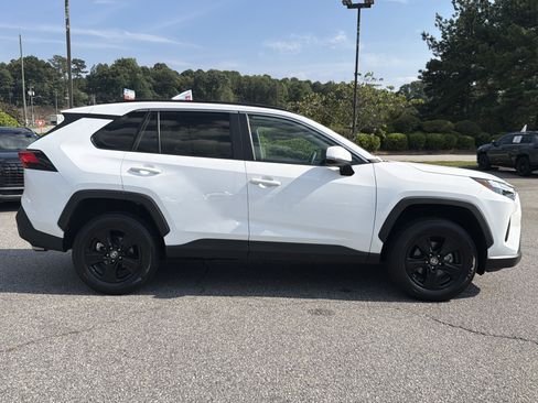 Certified 2025 Toyota RAV4 XLE FWD image 18