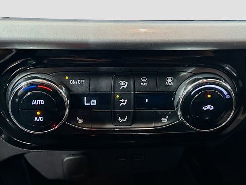 Used 2025 Chevrolet Trax LT w/ Driver Confidence Package image 13