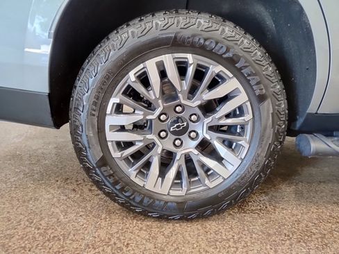 Used 2025 Chevrolet Tahoe Z71 AWD/4WD image 27