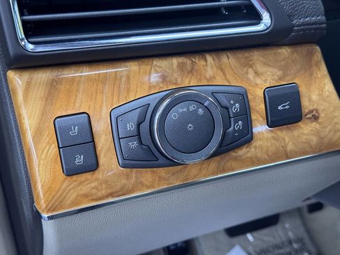 Used 2013 Lincoln MKX Base AWD 4dr SUV image 25