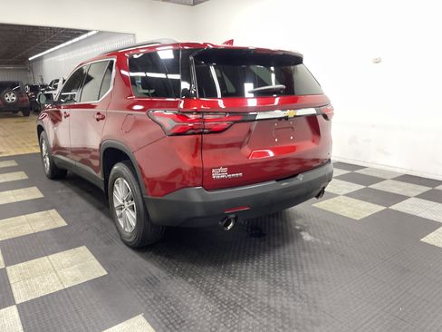 Used 2022 Chevrolet Traverse LT FWD image 2