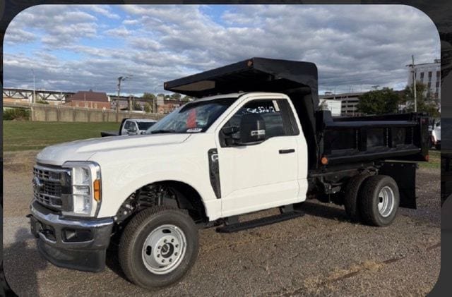 New 2025 Ford F350 XL w/ XL Chrome Package AWD/4WD image 2