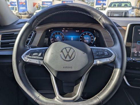 Used 2025 Volkswagen Atlas SE image 16