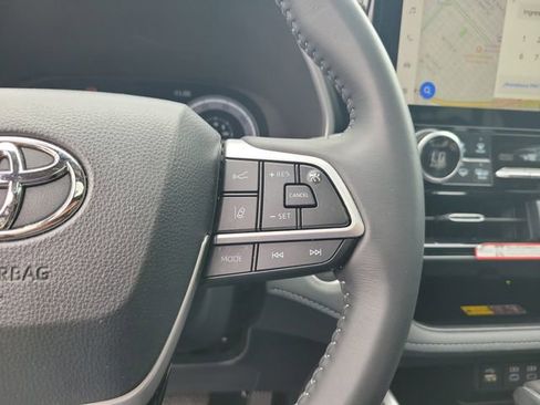 Used 2025 Toyota Highlander XSE image 19