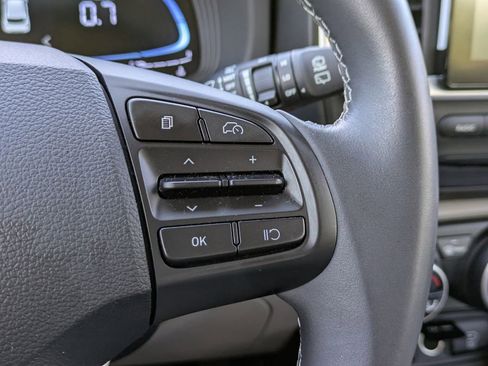 Certified 2025 Hyundai Venue SEL FWD image 25