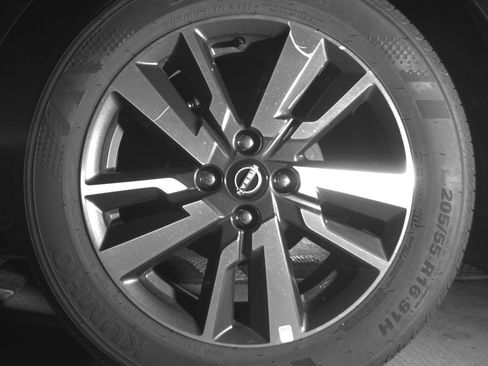 Used 2025 Nissan Versa SV FWD image 14