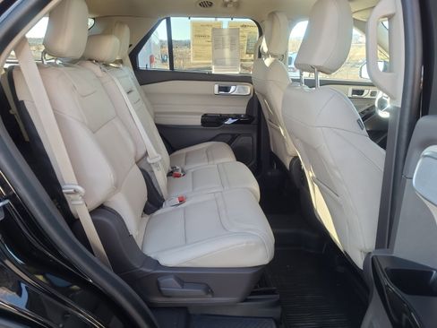Certified 2023 Ford Explorer Platinum w/ Technology Package image 18