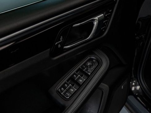 Used 2022 Porsche Macan S image 35