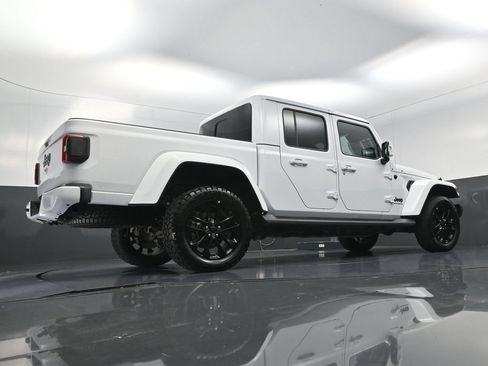 Used 2023 Jeep Gladiator Overland AWD/4WD image 19