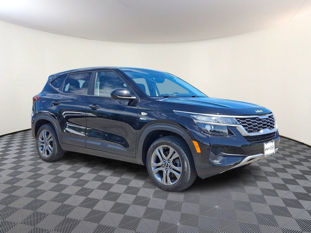 Certified 2023 Kia Seltos LX AWD/4WD image 1