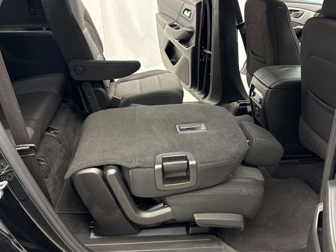 Used 2022 Chevrolet Traverse LT image 36