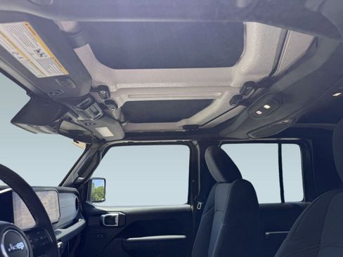 New 2025 Jeep Gladiator Sport image 13