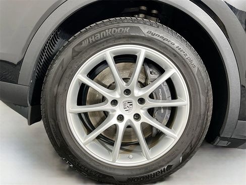 Used 2024 Porsche Cayenne image 30