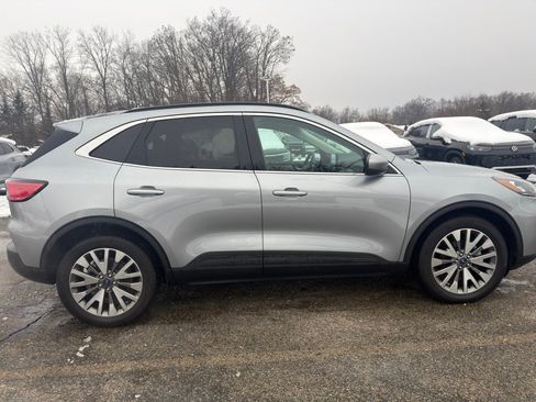 Used 2022 Ford Escape Titanium w/ Class II Trailer Tow Package image 8