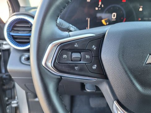 Used 2025 Chevrolet Trax LT w/ LT Convenience Package FWD image 22