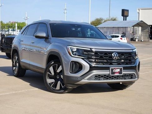Used 2024 Volkswagen Atlas Cross Sport SE image 2