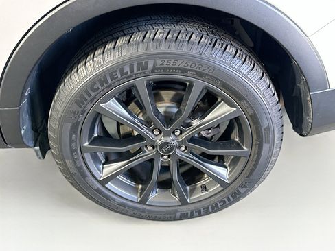 Used 2018 Ford Explorer XLT w/ Equipment Group 202A AWD/4WD image 11