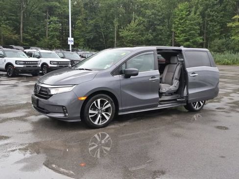 Used 2021 Honda Odyssey Touring image 3