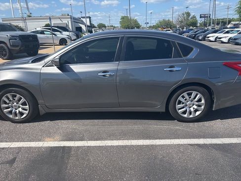 Used 2016 Nissan Altima 2.5 S w/ Interior Lighting Package image 2