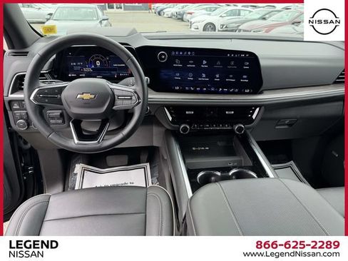 Used 2025 Chevrolet Suburban Premier AWD/4WD image 25