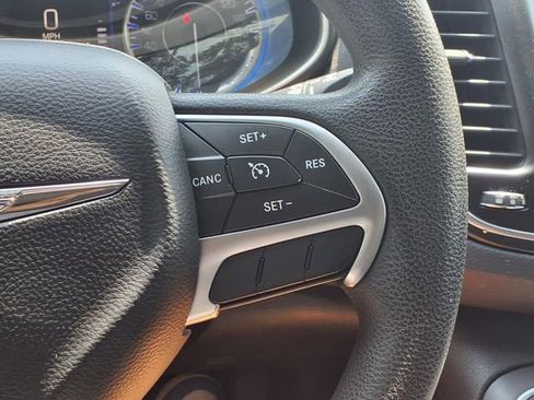 Used 2015 Chrysler 200 Limited FWD image 22
