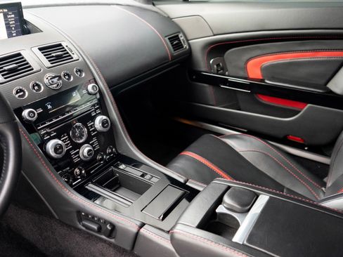Used 2015 Aston Martin V12 Vantage S image 9