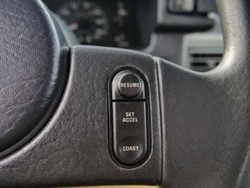 Used 1989 Ford Mustang LX image 18