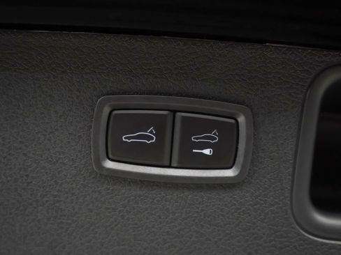 Certified 2026 Porsche Macan image 28