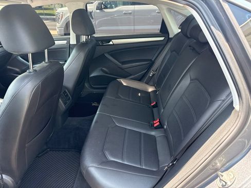 Used 2014 Volkswagen Passat 1.8T SE FWD image 8