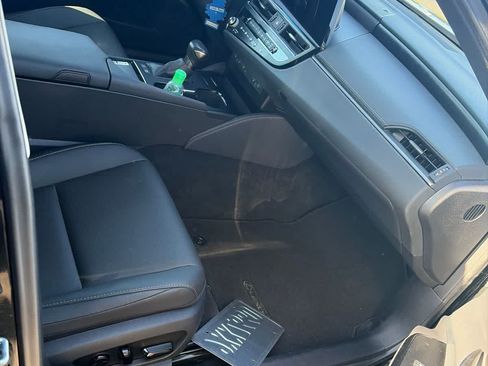 Used 2025 Lexus ES 300h w/ Premium Package FWD image 19