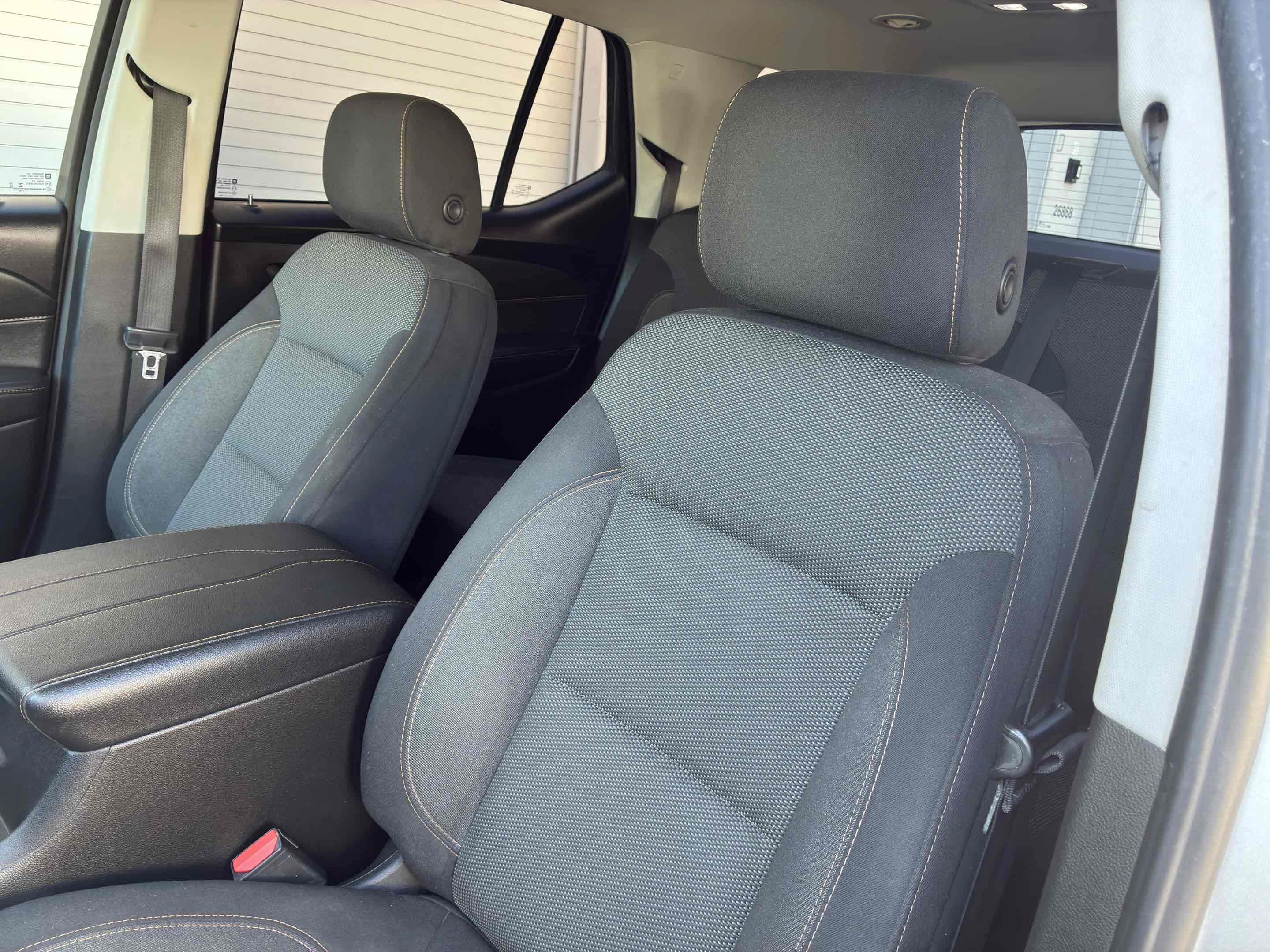 Used 2020 Chevrolet Traverse LS FWD image 38