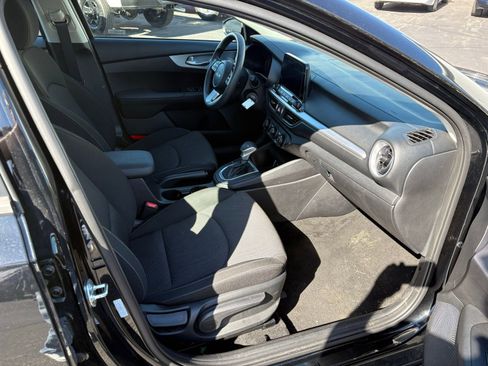 Used 2024 Kia Forte LXS image 6