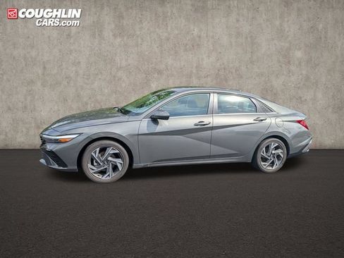 Certified 2025 Hyundai Elantra SEL FWD image 4