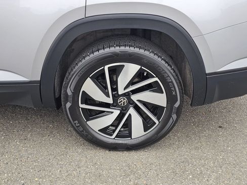 Used 2025 Volkswagen Atlas SE AWD/4WD image 9