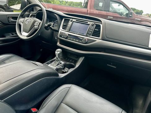 Used 2015 Toyota Highlander XLE AWD/4WD image 14
