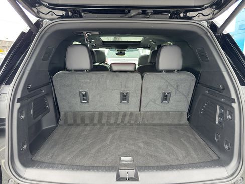 Used 2025 Chevrolet Traverse RS image 21