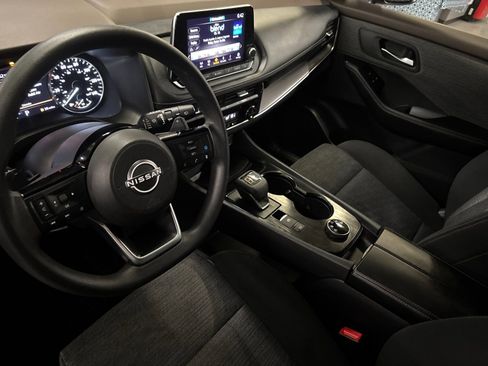 Used 2023 Nissan Rogue SV image 11