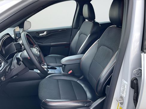 Used 2025 Ford Escape ST-Line FWD image 18