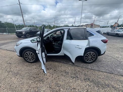 Used 2025 Ford Escape SE FWD image 4