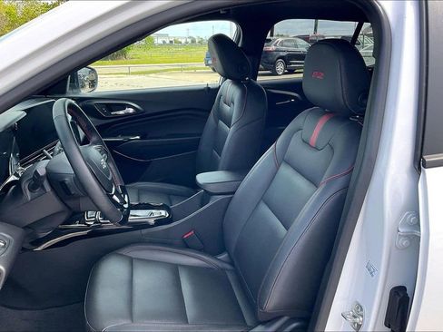 Used 2025 Chevrolet Trax RS w/ Sunroof Package image 18