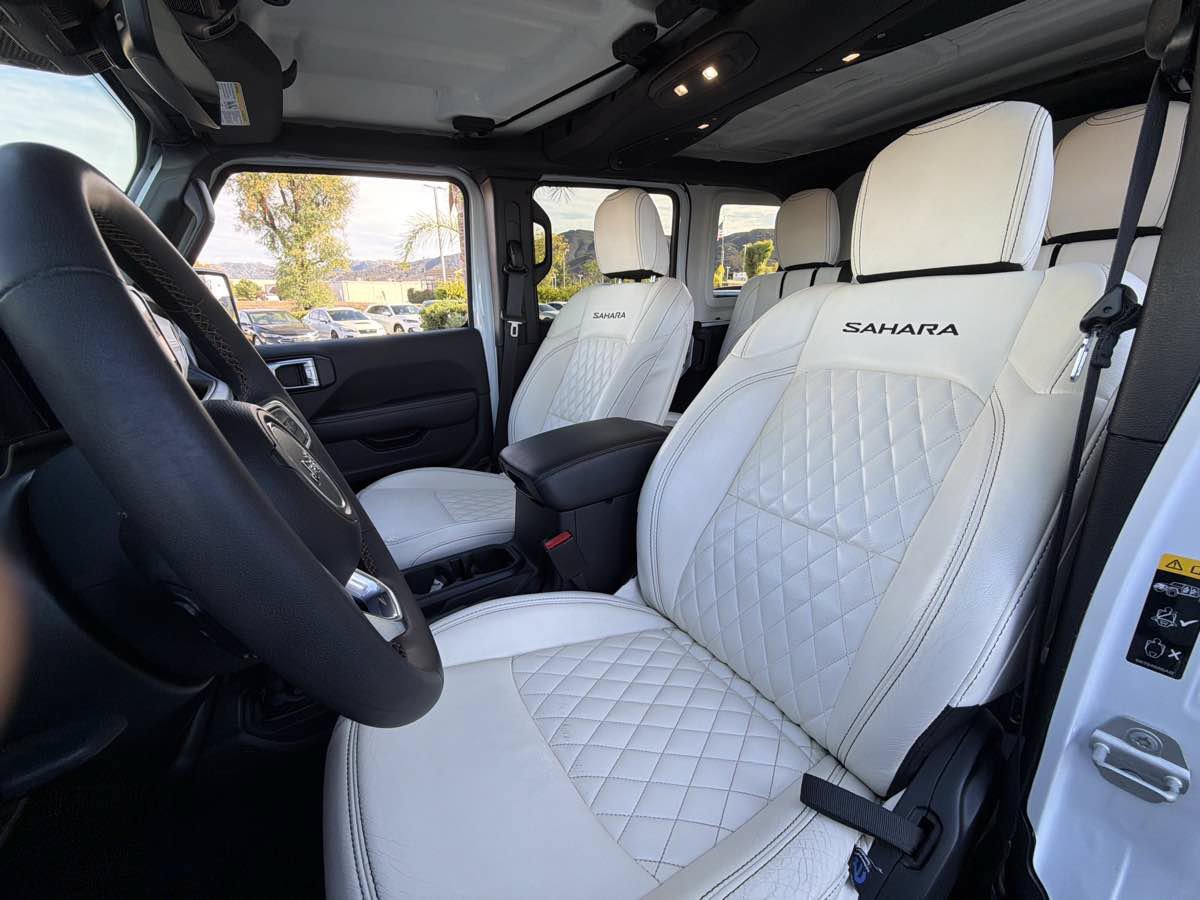 Used 2024 Jeep Wrangler Unlimited Sahara w/ Technology Group AWD/4WD image 19